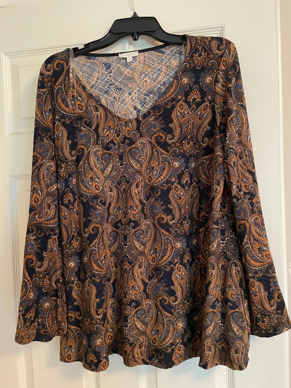 Laura flowy long-sleeved paisley blouse